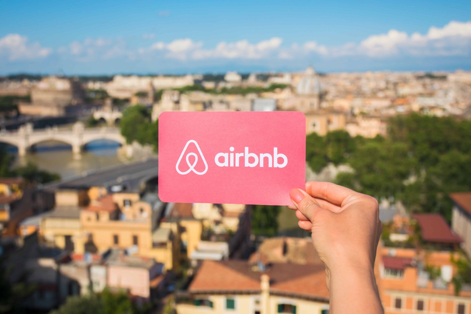 Booking more. Airbnb. Airbnb компания. Airbnb фото. Airbnb реклама.