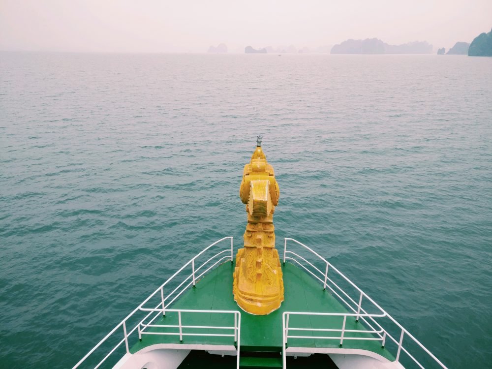 Cruising Bai Tu Long Bay On Dragon Legend